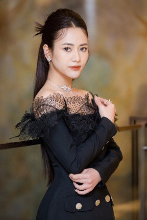 Việt Hoa...